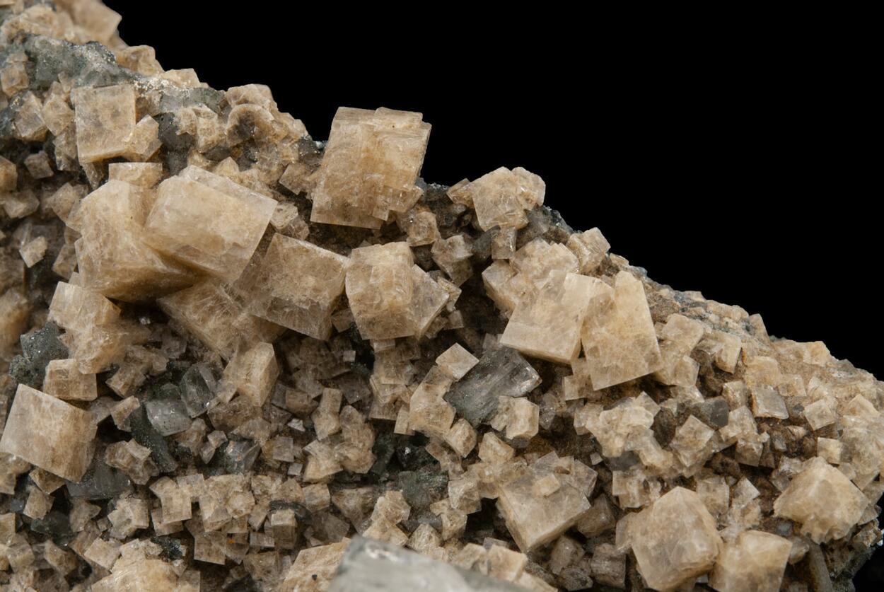 K Feldspar Var Adularia Calcite & Hematite