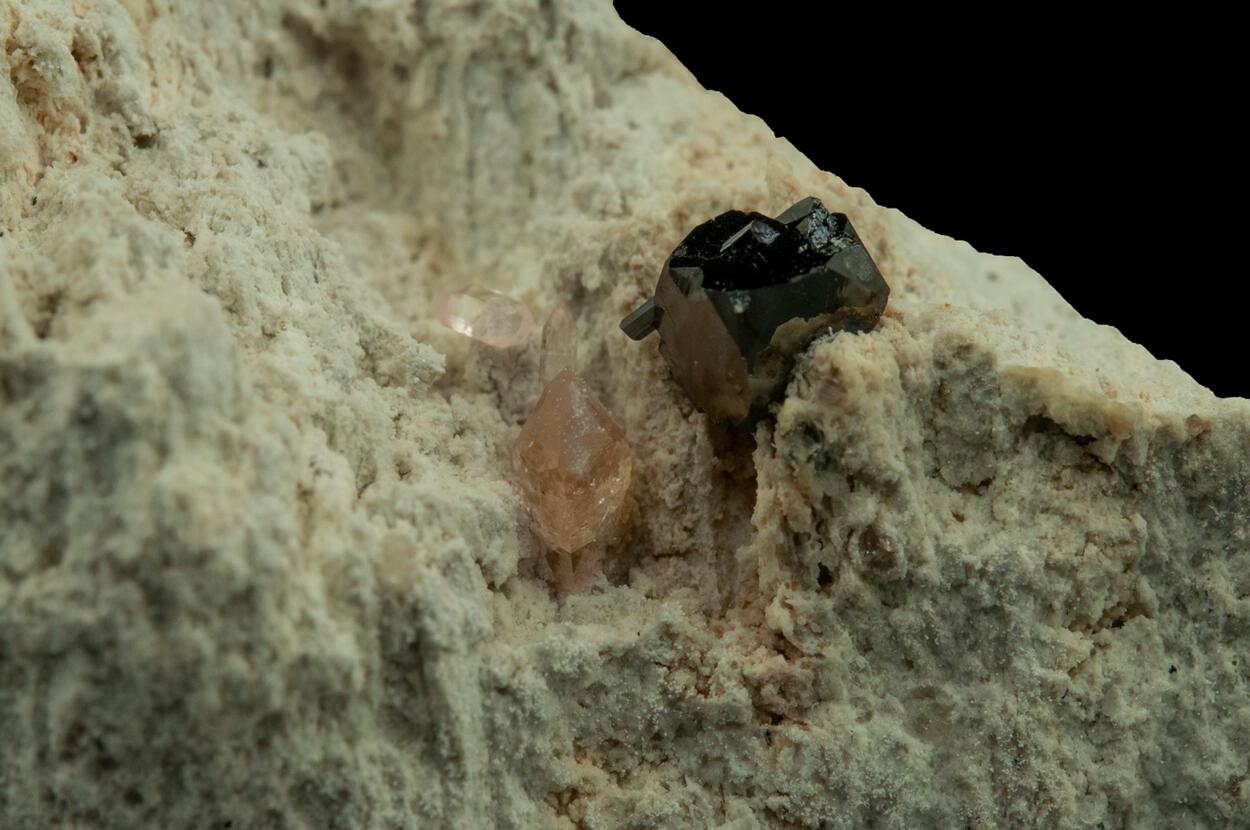 Bixbyite Topaz & Pseudobrookite