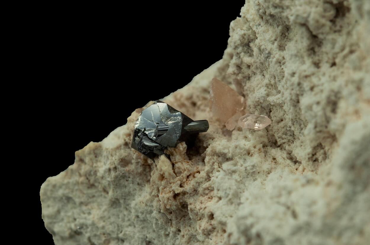 Bixbyite Topaz & Pseudobrookite