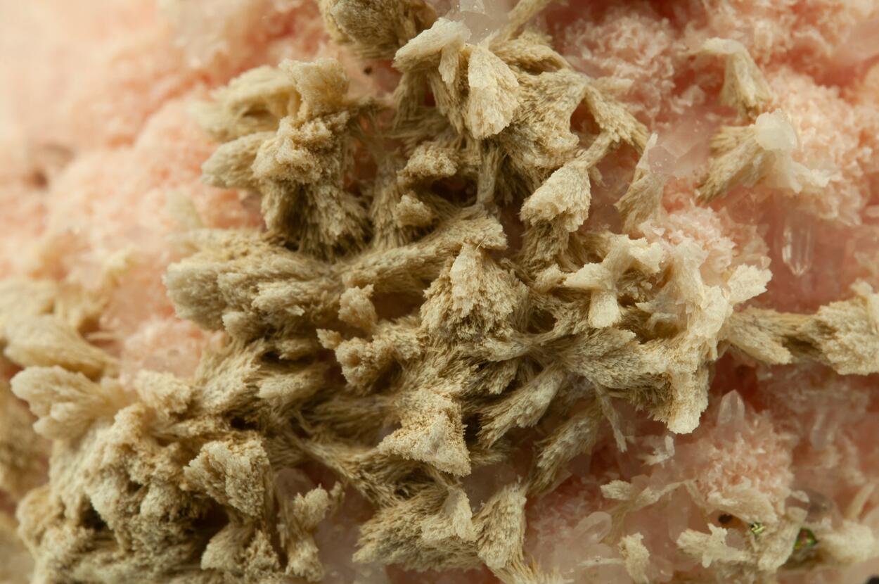 Rhodochrosite Quartz & Kutnohorite