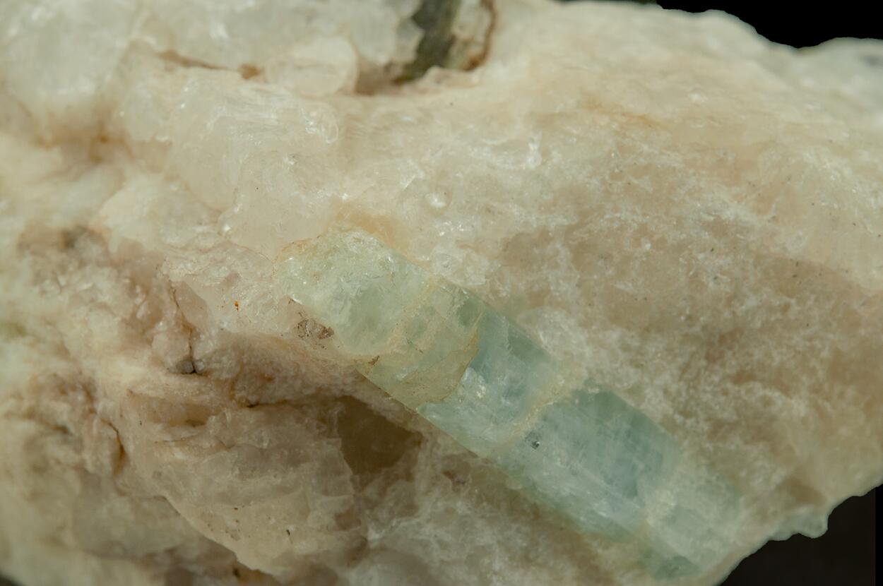 Beryl Var Aquamarine & Clintonite