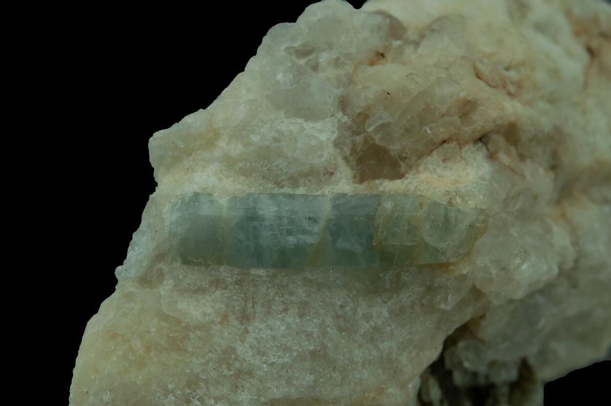 Beryl Var Aquamarine & Clintonite