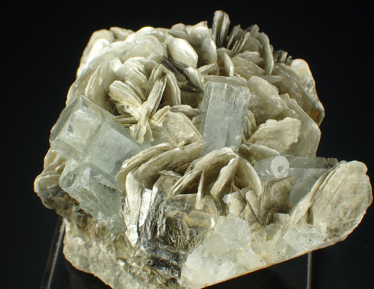 Aquamarine & Muscovite