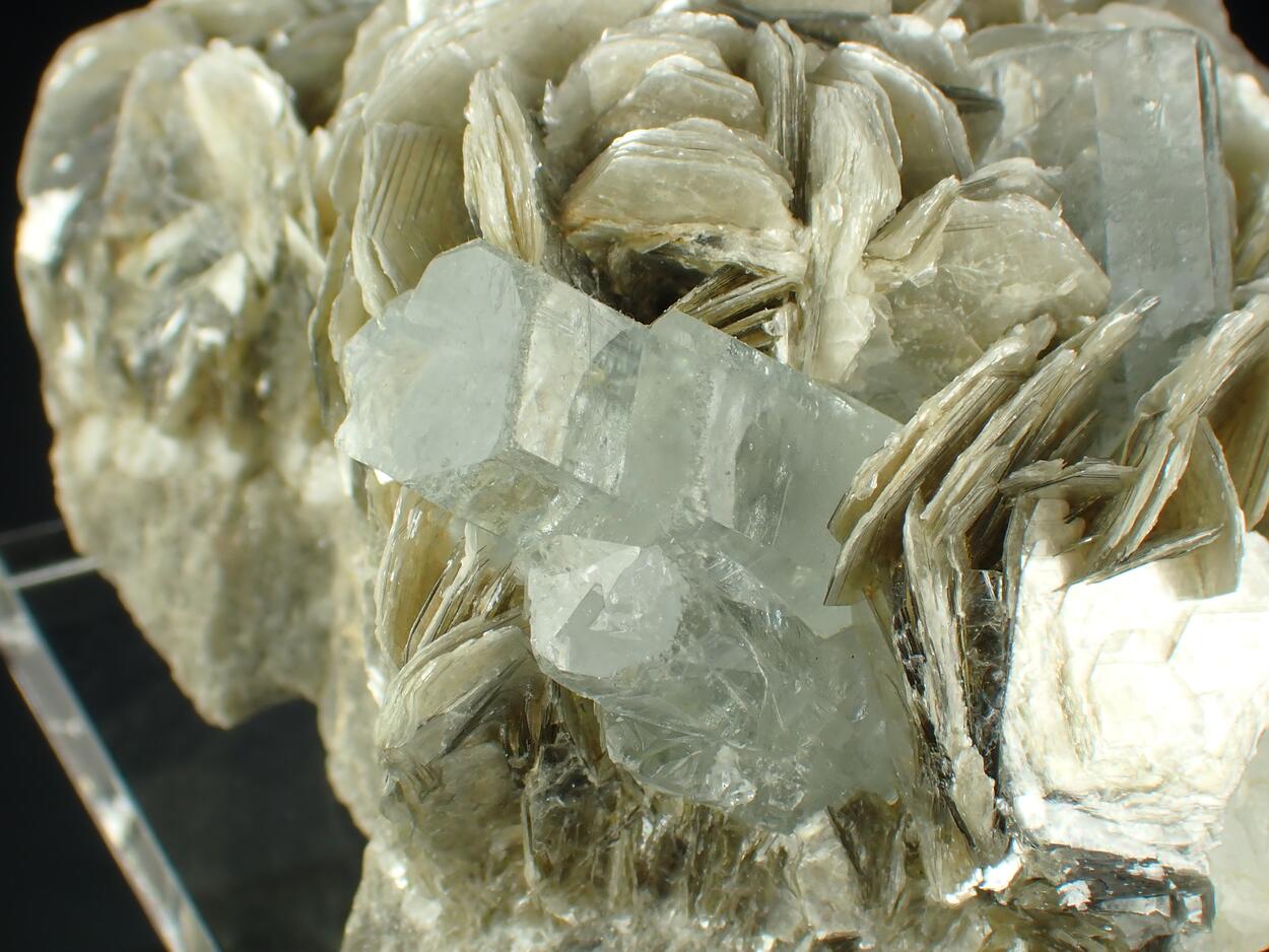 Aquamarine & Muscovite