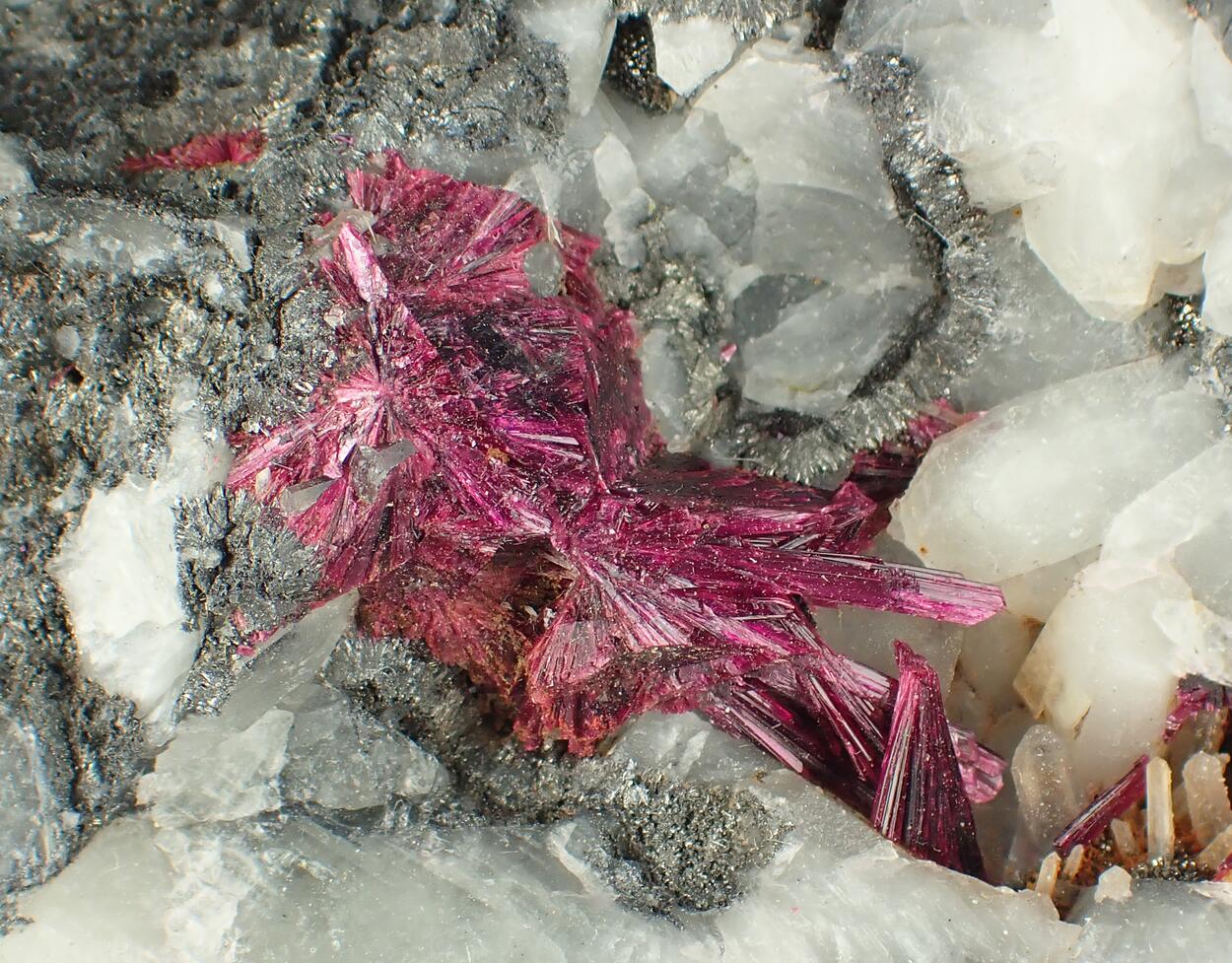 Erythrite