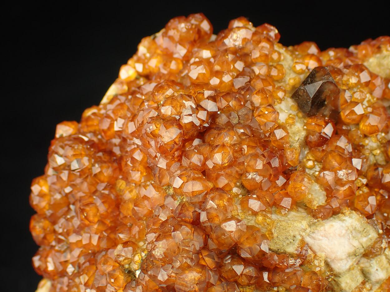 Garnet Var Spessartine