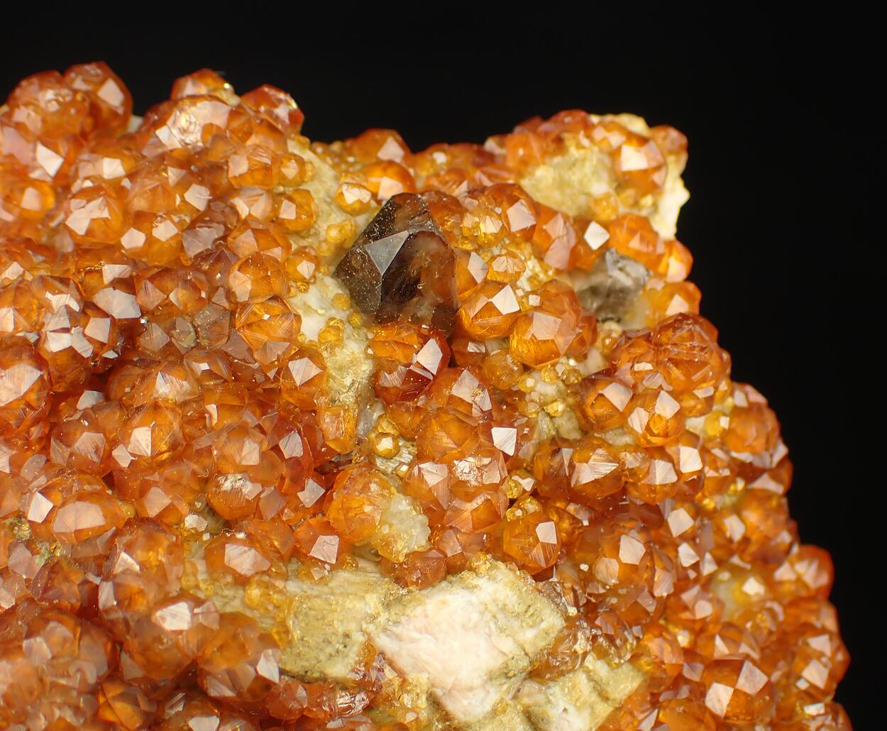 Garnet Var Spessartine
