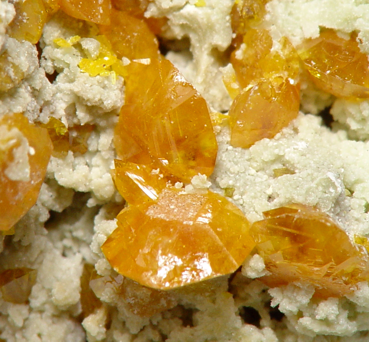 Wulfenite & Phosphohedyphane