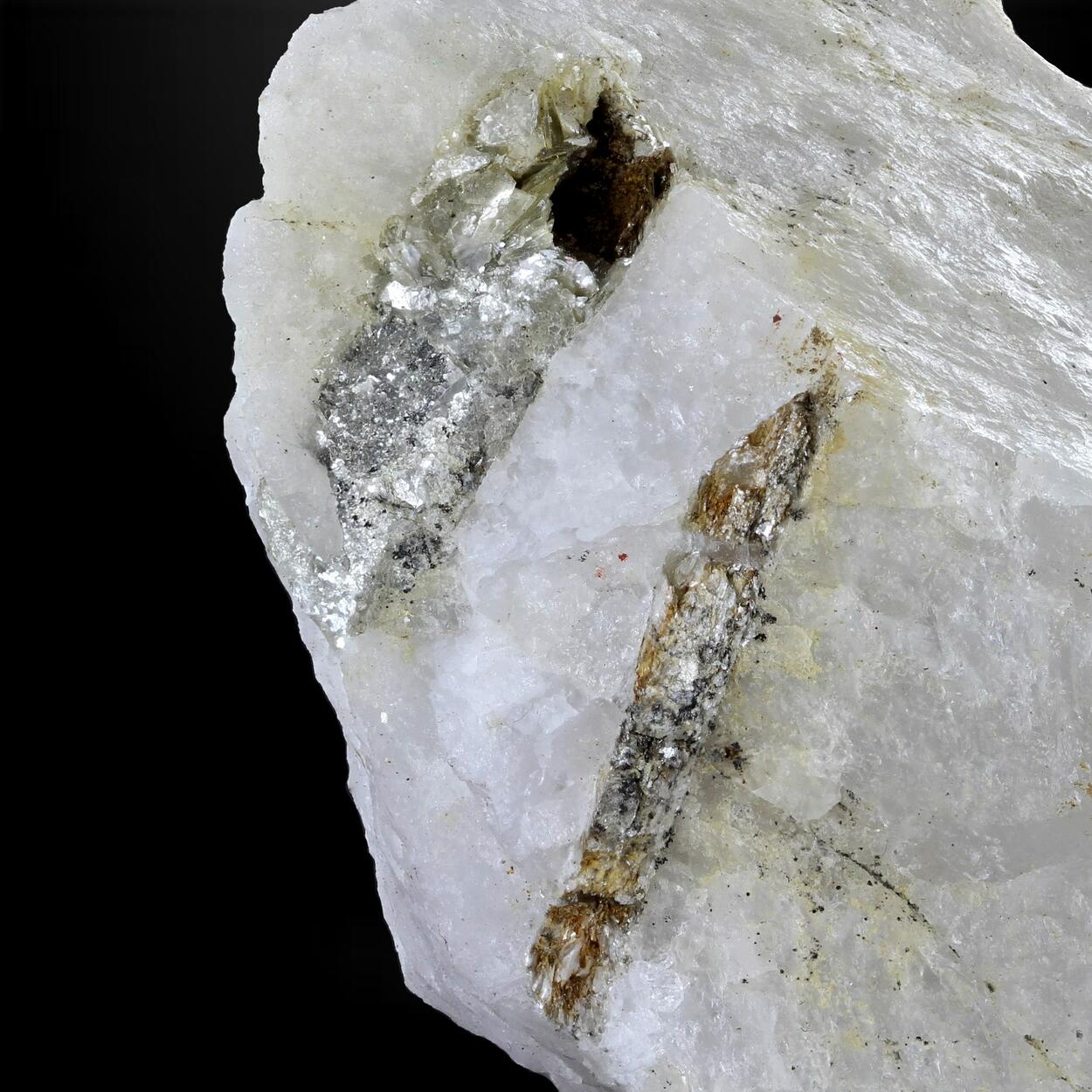 Sillimanite With Muscovite