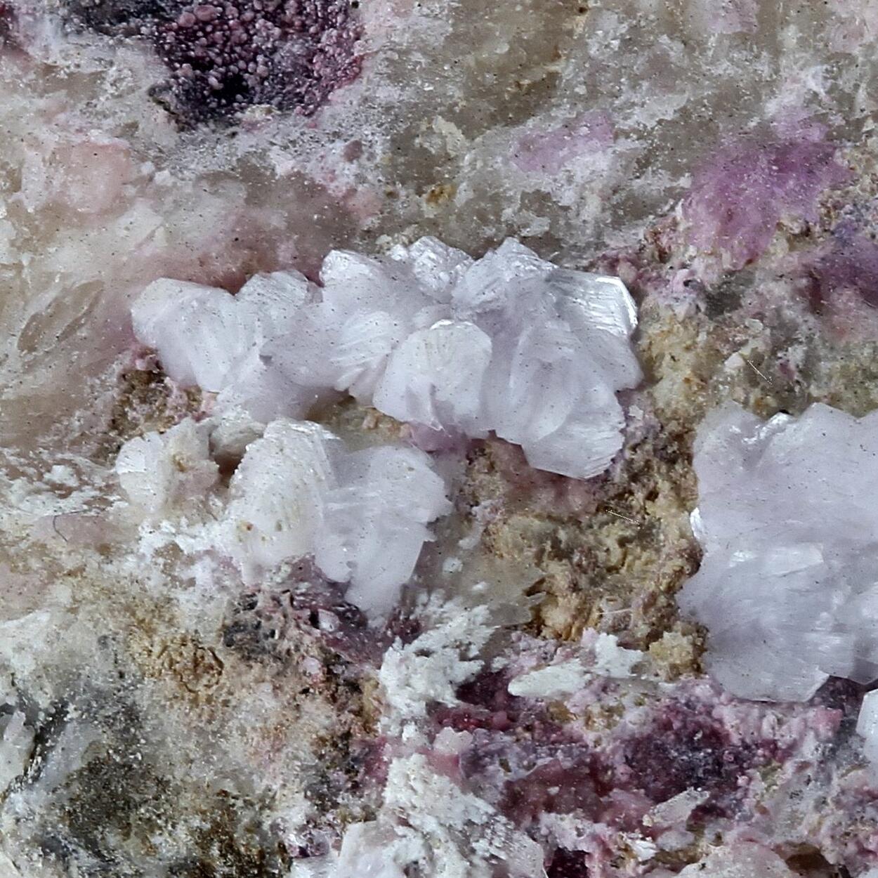 Guérinite With Sainfeldite