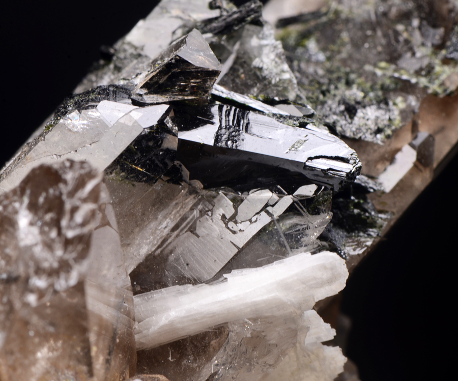 Eudidymite Aegirine & Quartz