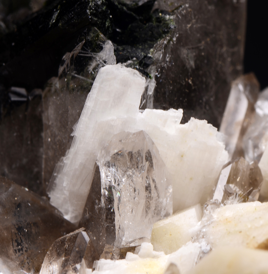 Eudidymite Aegirine & Quartz