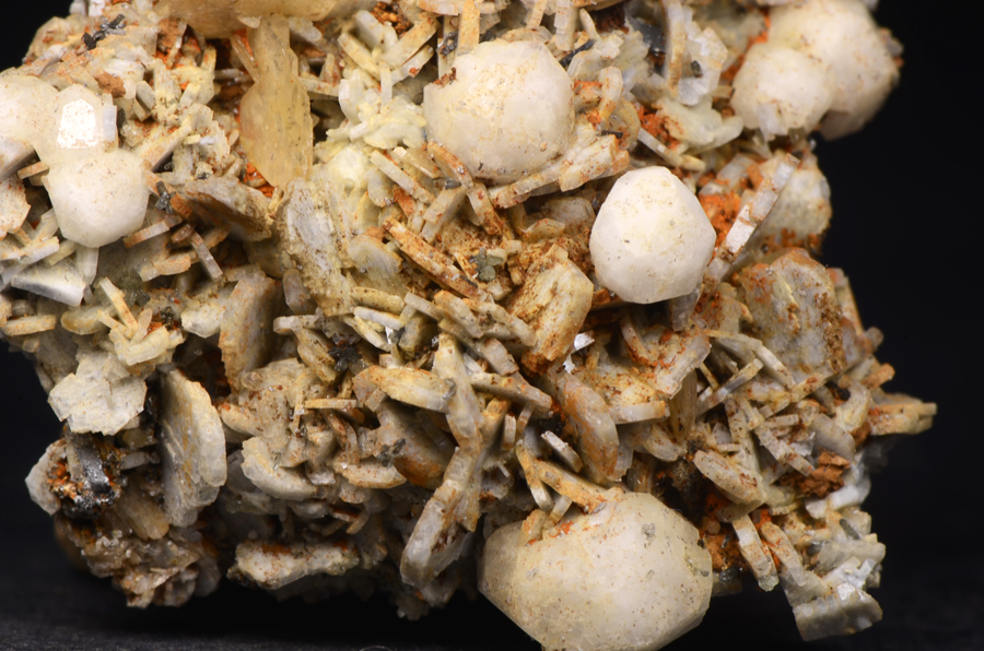 Catapleiite Ancylite-(Ce) & Analcime