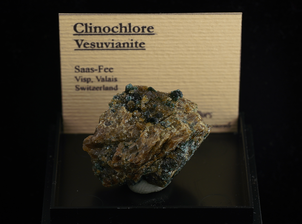 Clinochlore & Vesuvianite