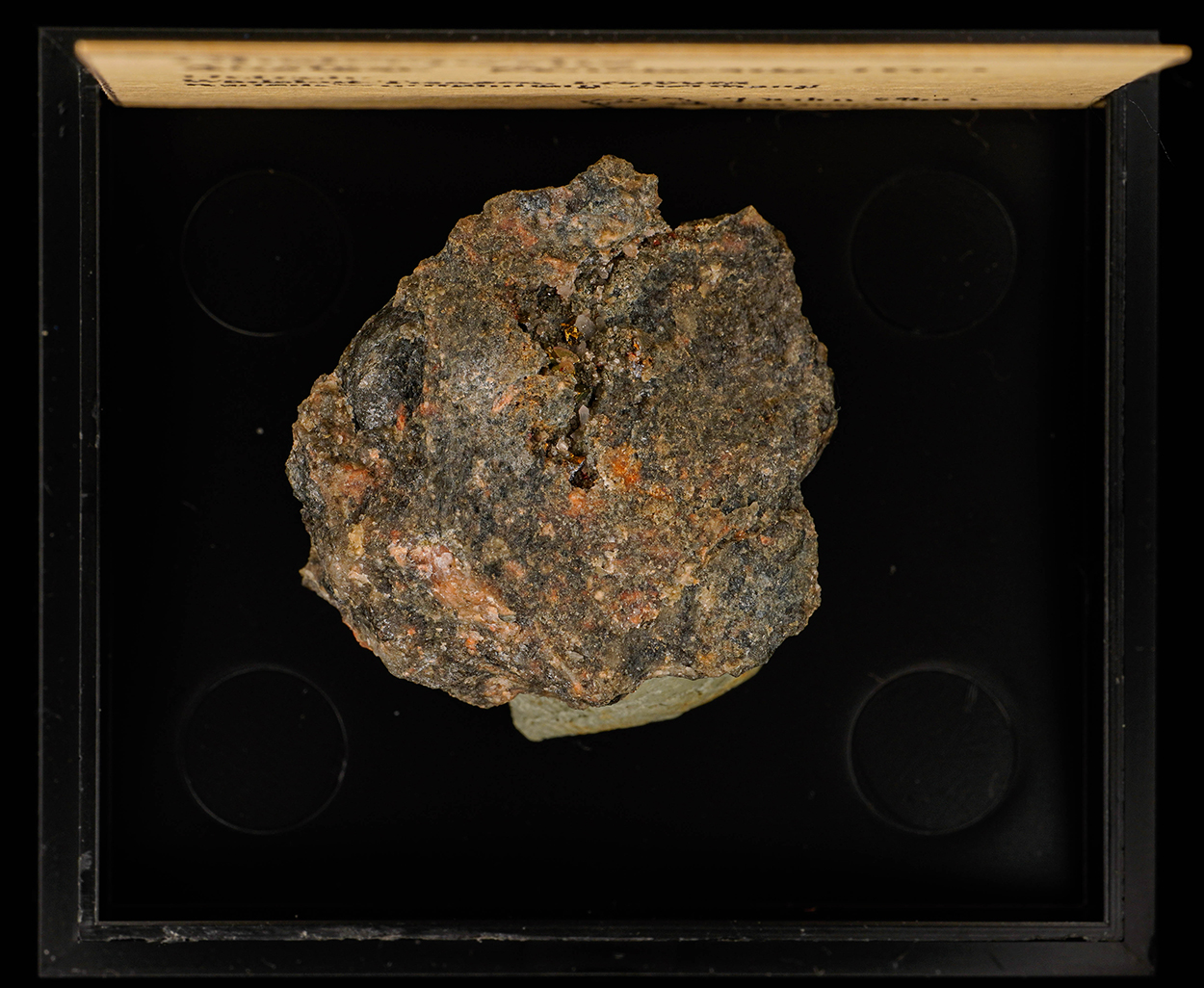 Chalcopyrite Synchysite-(Ce) & Anatase