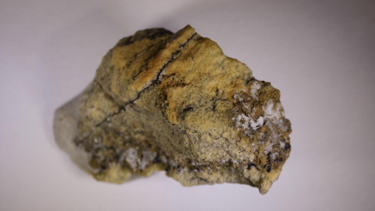 Lanthanite-(Ce)
