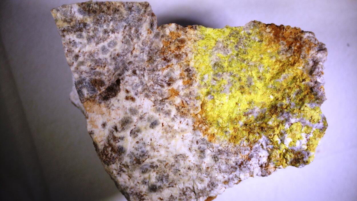 Andymcdonaldite Rodalquilarite & Gold