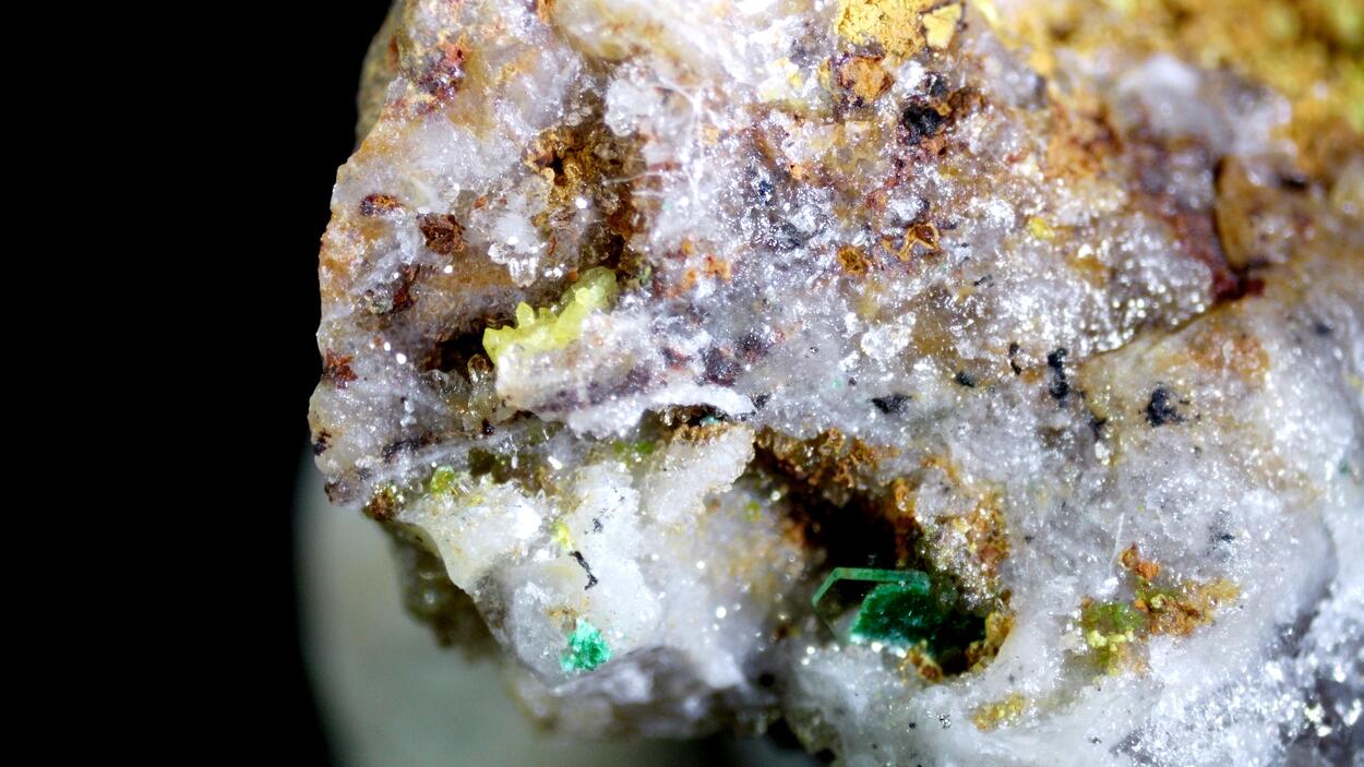 Iodargyrite Gold & Mimetite
