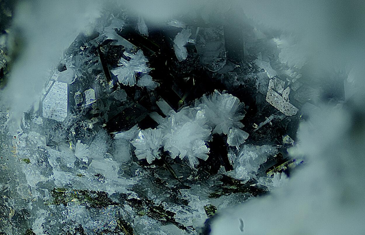 Ellingsenite & Tuperssuatsiaite