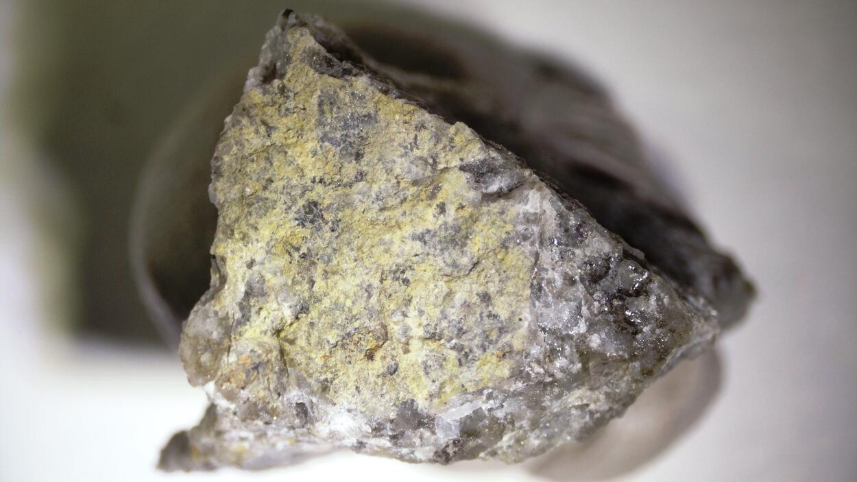 Alwilkinsite-(Y)