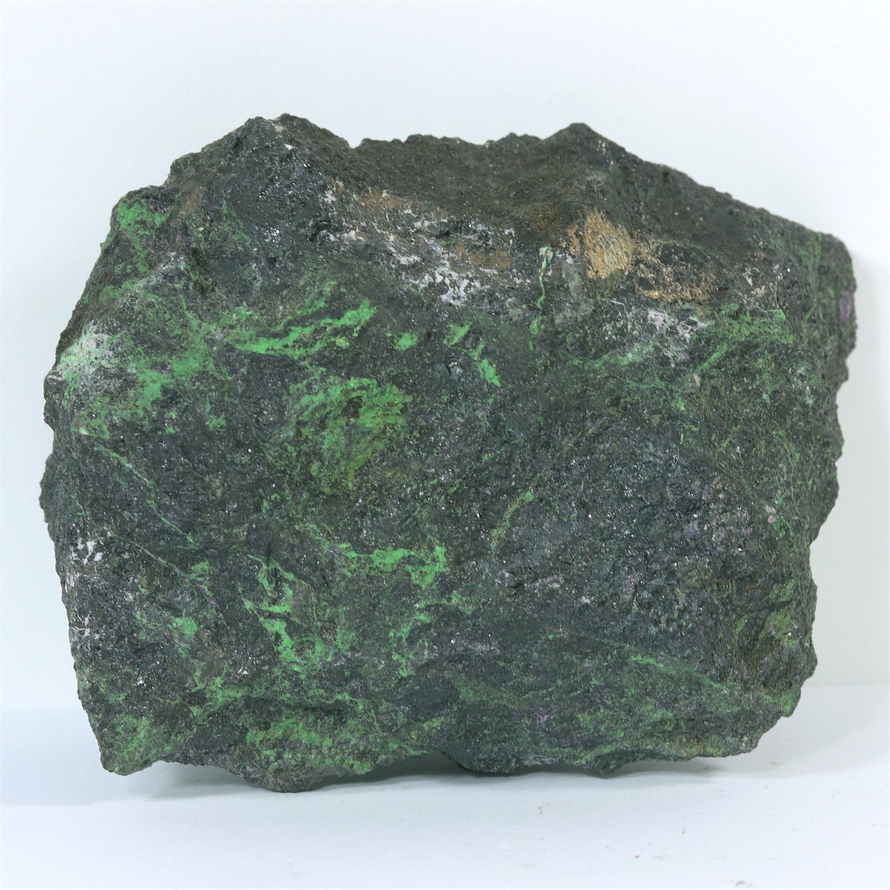 Chromite With Serpentine