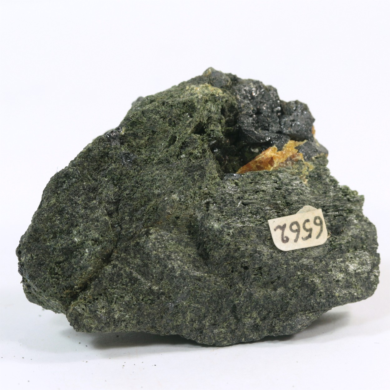 Perovskite Var Dysanalyte With Diopside