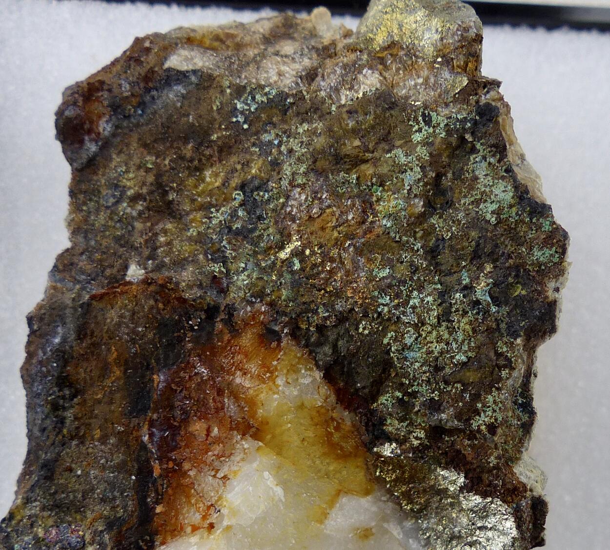 Chalcanthite & Malachite & Siderite