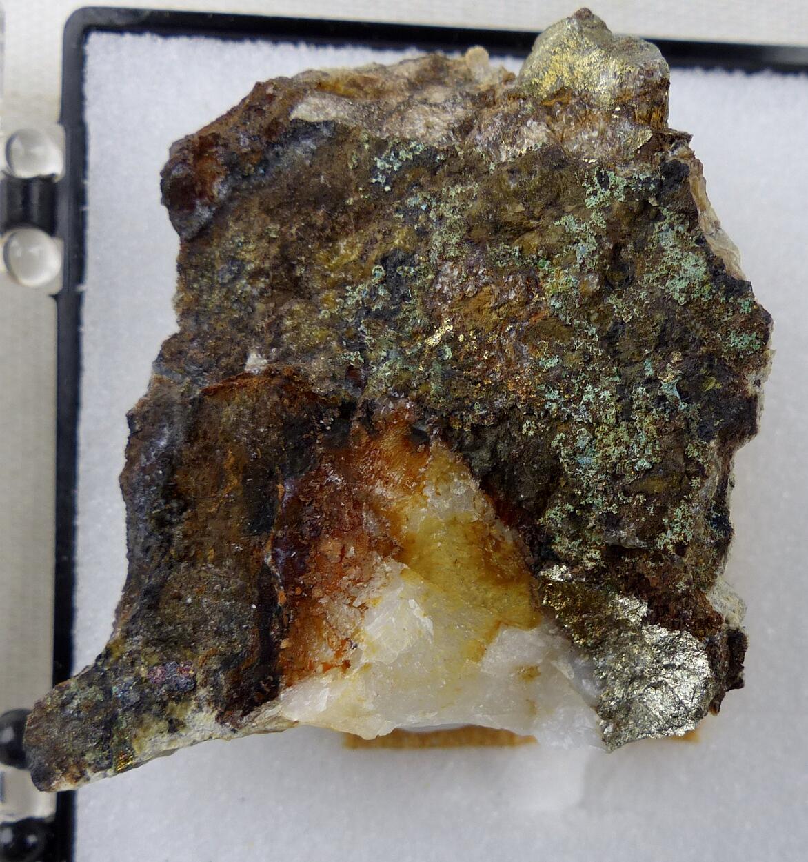 Chalcanthite & Malachite & Siderite