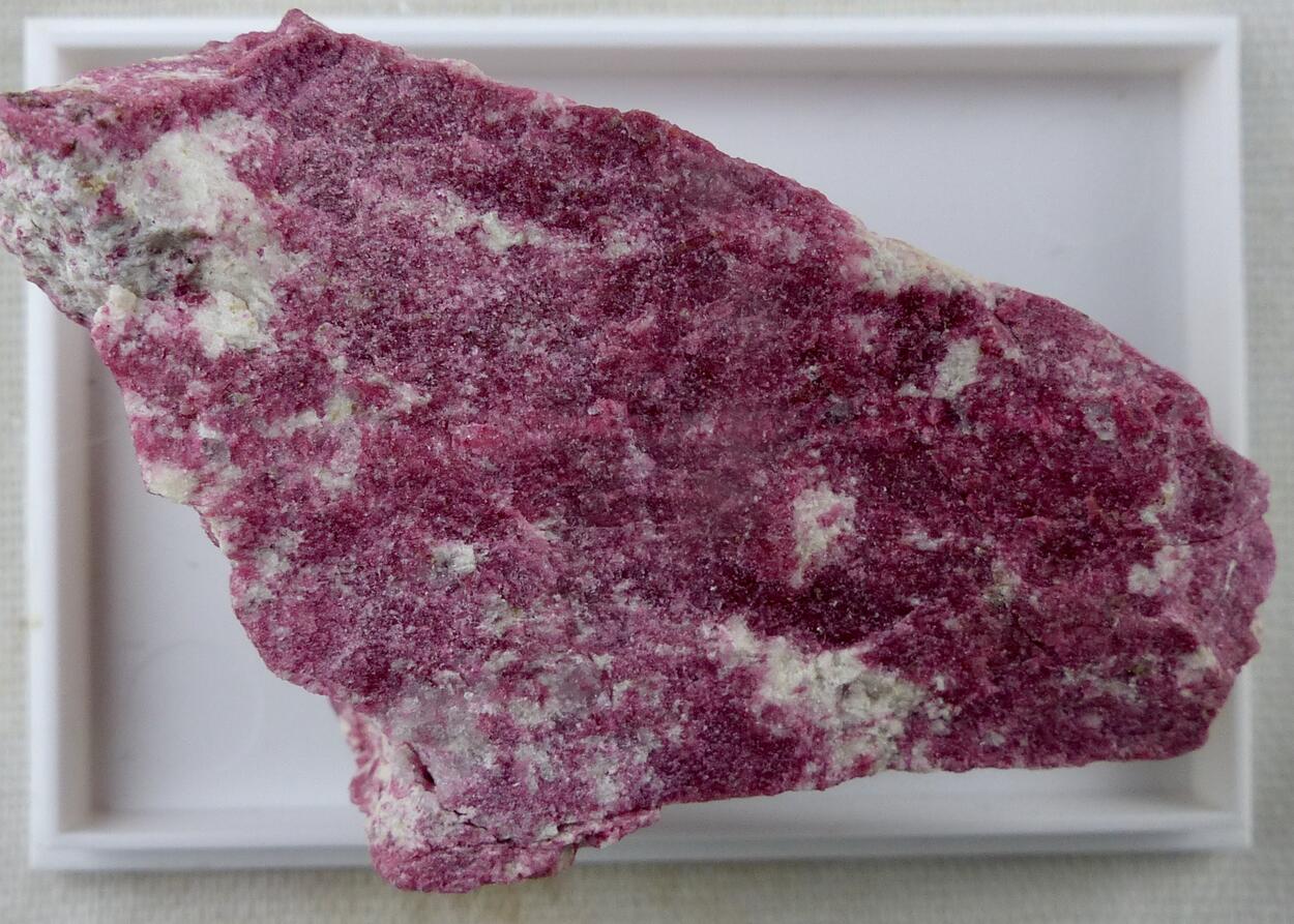 Thulite