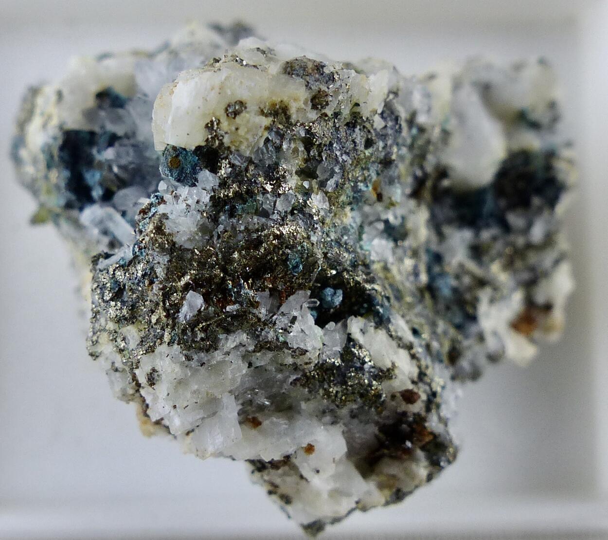 Schulenbergite & Siderite & Brochantite