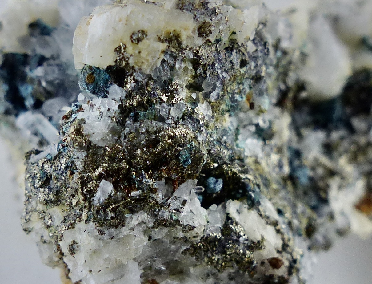 Schulenbergite & Siderite & Brochantite
