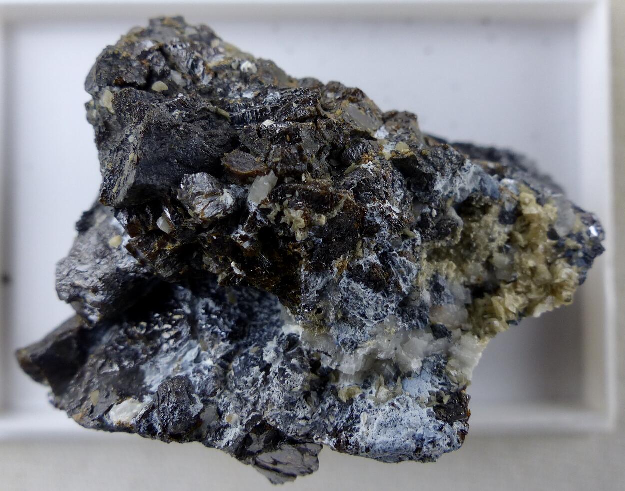 Sphalerite & Hydrozincite & Galena & Boulangerite