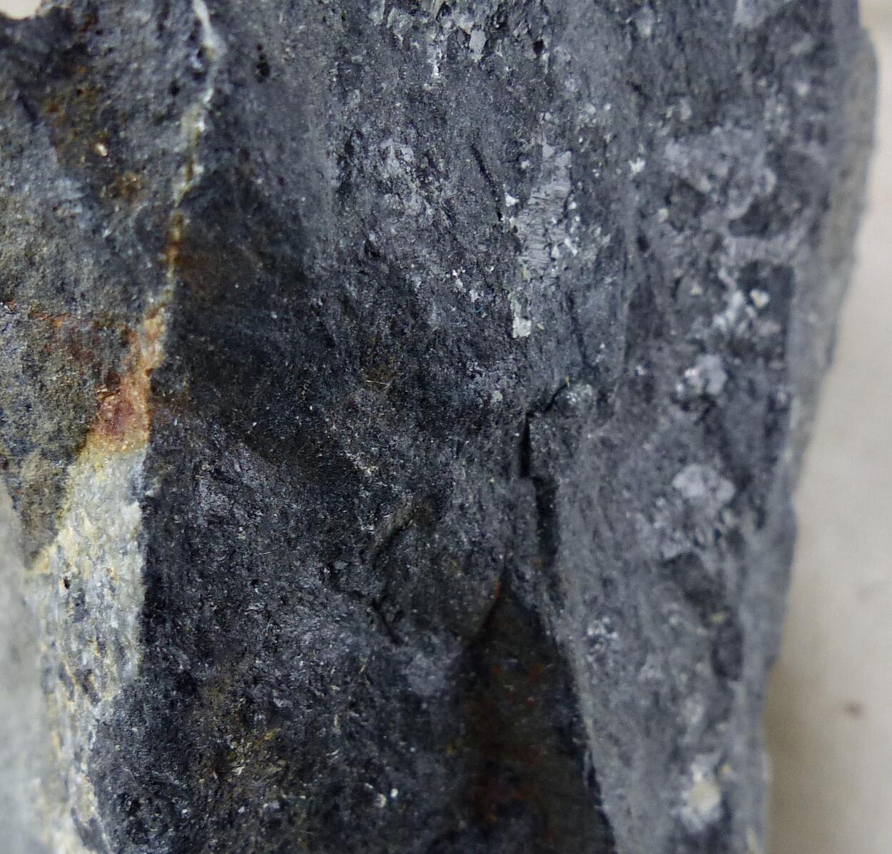 Magnesio-lucchesiite