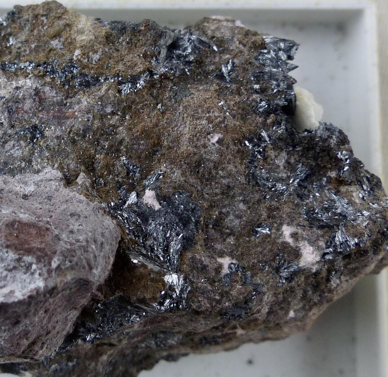 Pyrolusite & Manganite