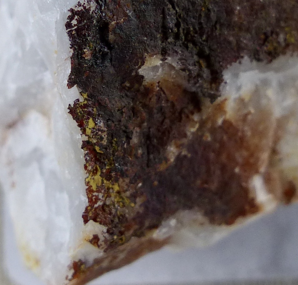 Hydrotungstite & Tungstite & Ferberite