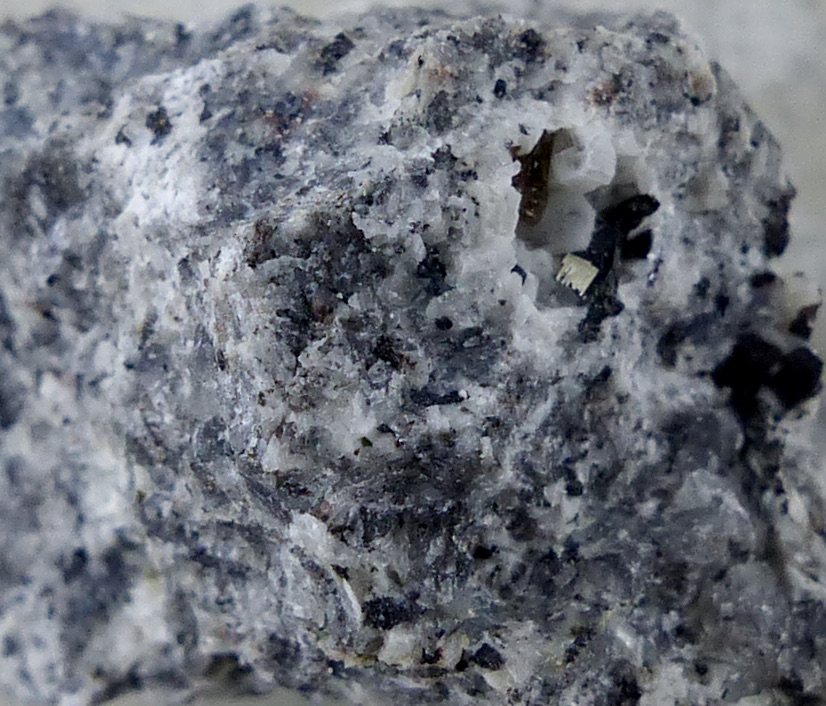 Bastnäsite-(Ce) & Låvenite