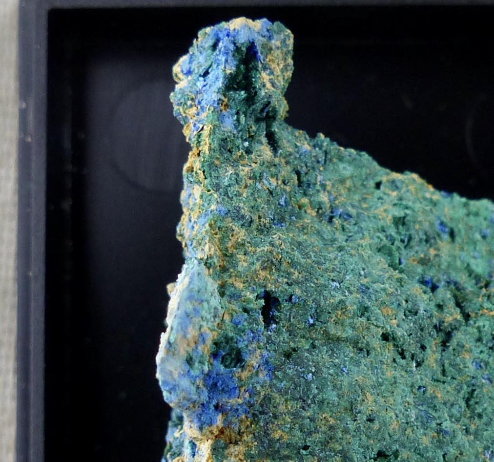 Cyanotrichite & Brochantite