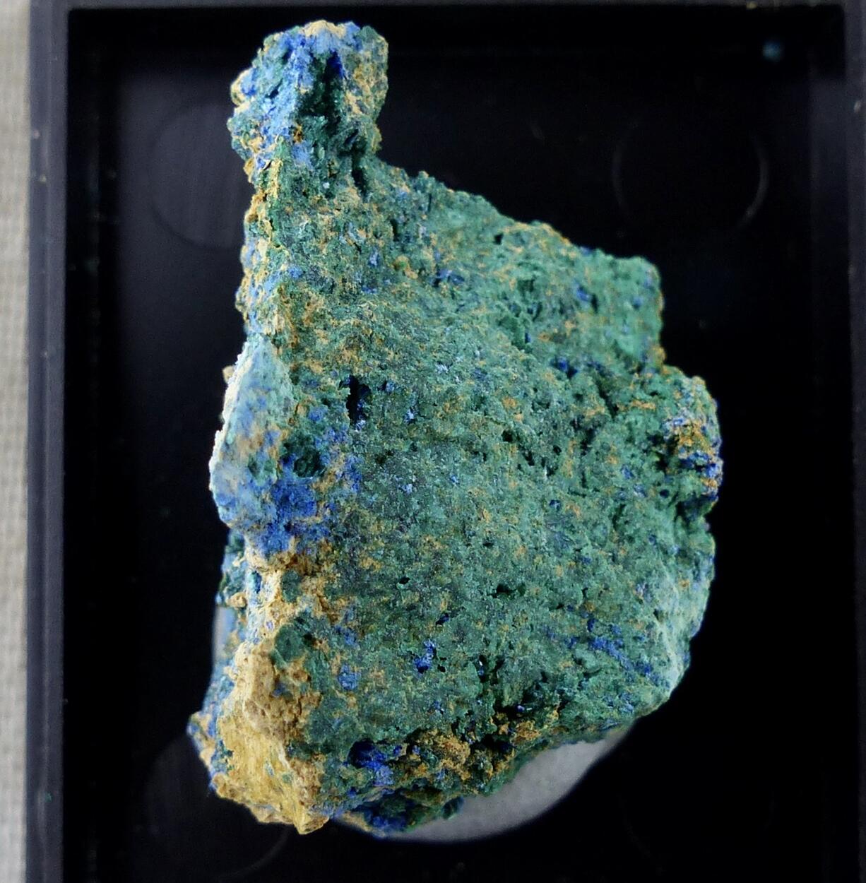 Cyanotrichite & Brochantite