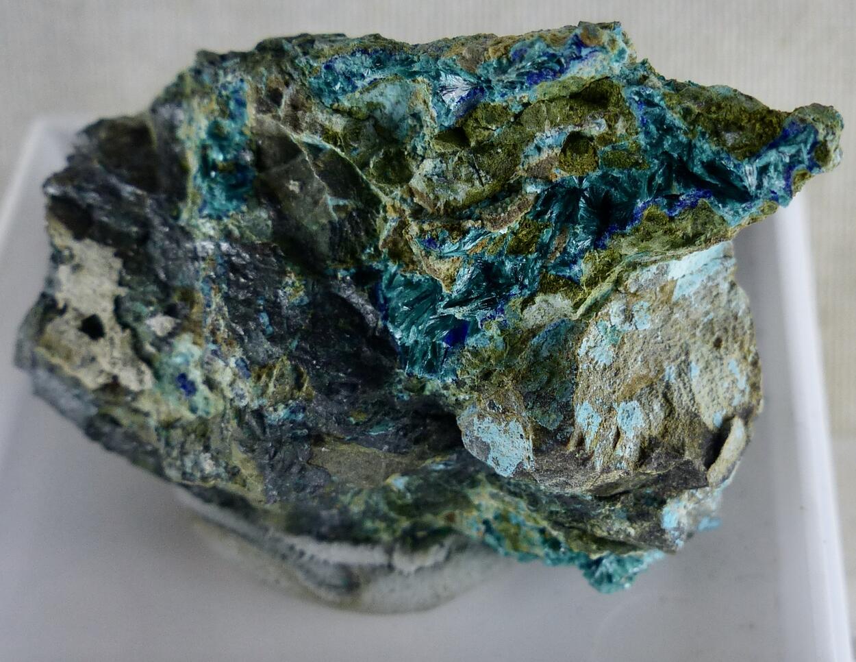 Tangdanite & Azurite & Parnauite