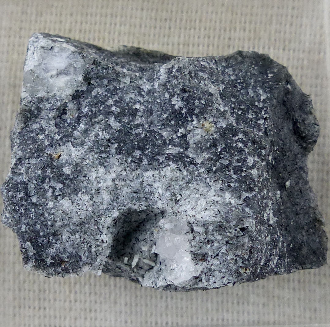 Sazhinite-(La) & Apophyllite