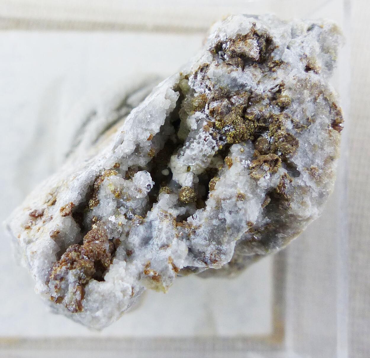 Hemimorphite & Hydrozincite & Sphalerite & Fluorite