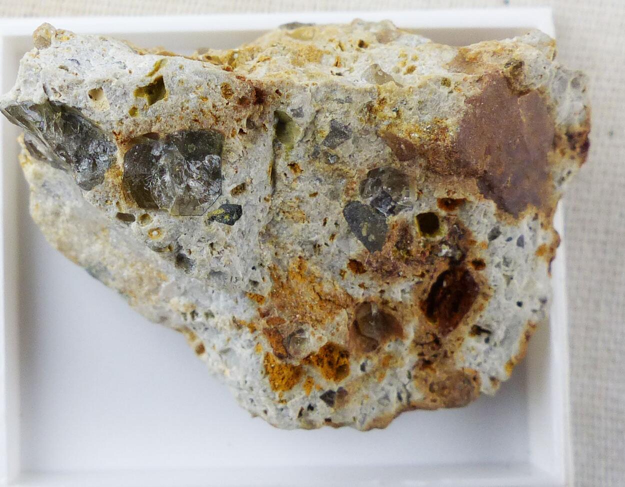 Scorodite & Symplesite & Bariopharmacosiderite