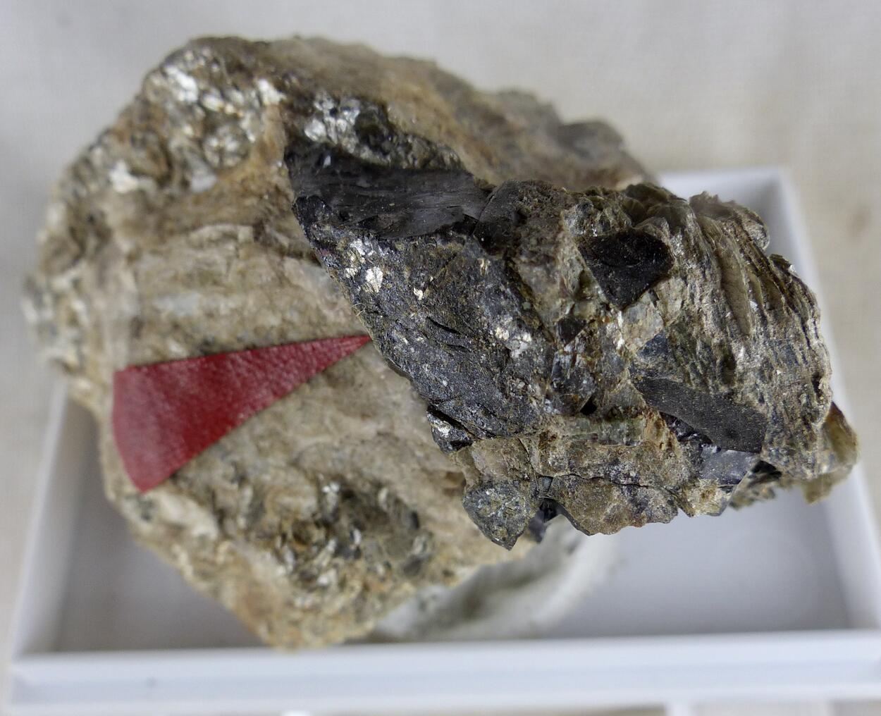 Fergusonite-(Y)