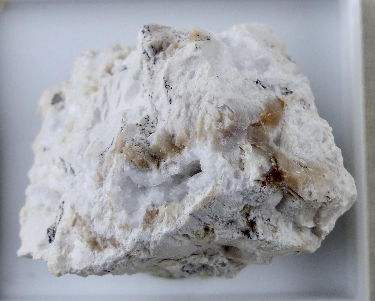 Hydroxyapophyllite-(K)