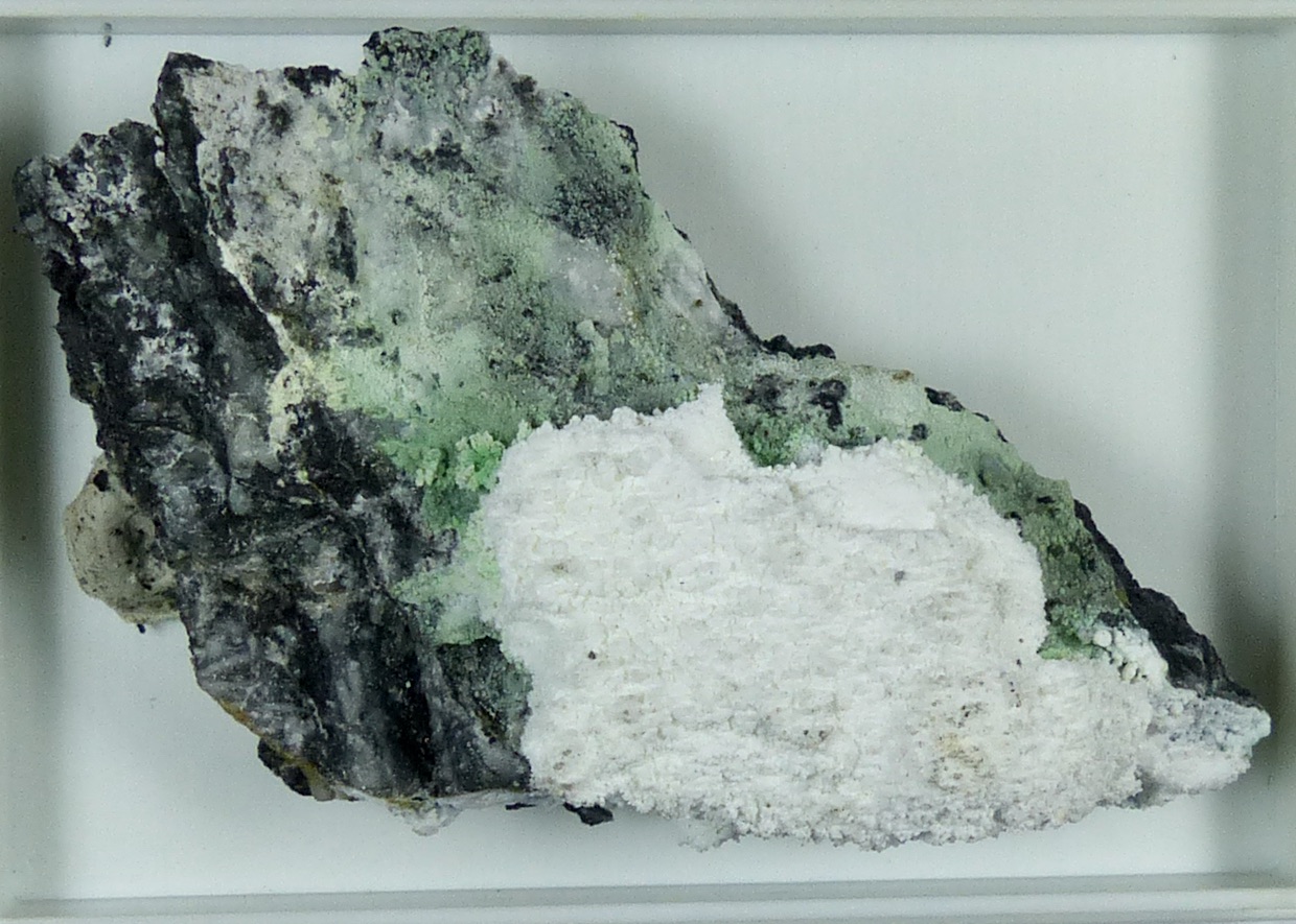 Morenosite & Hydromagnesite
