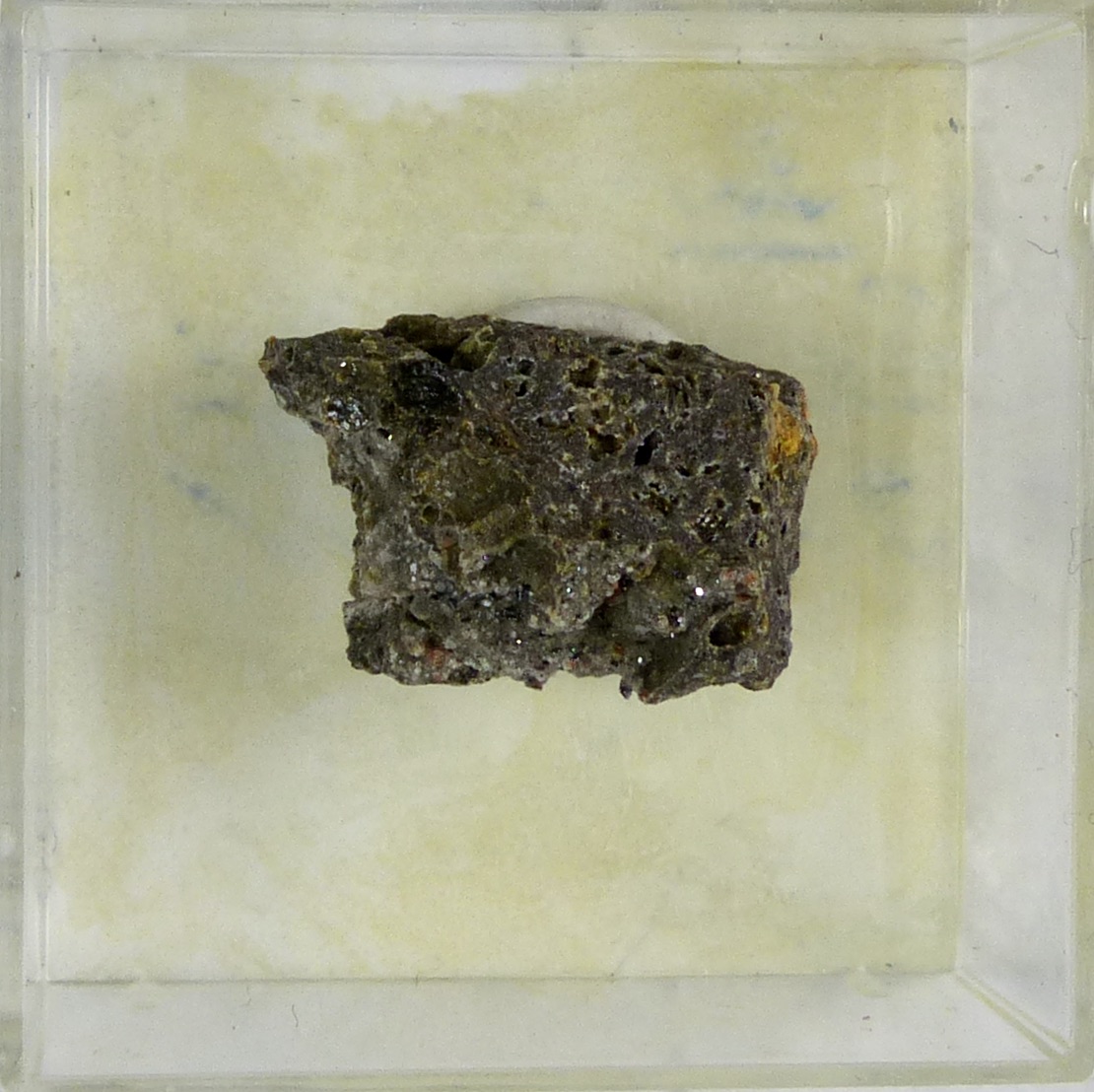 Forsterite & Pseudobrookite & Hematite