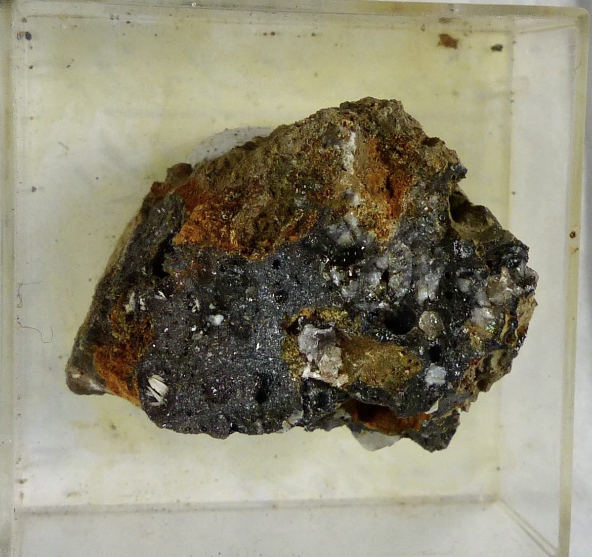 Brandholzite & Sénarmontite & Valentinite