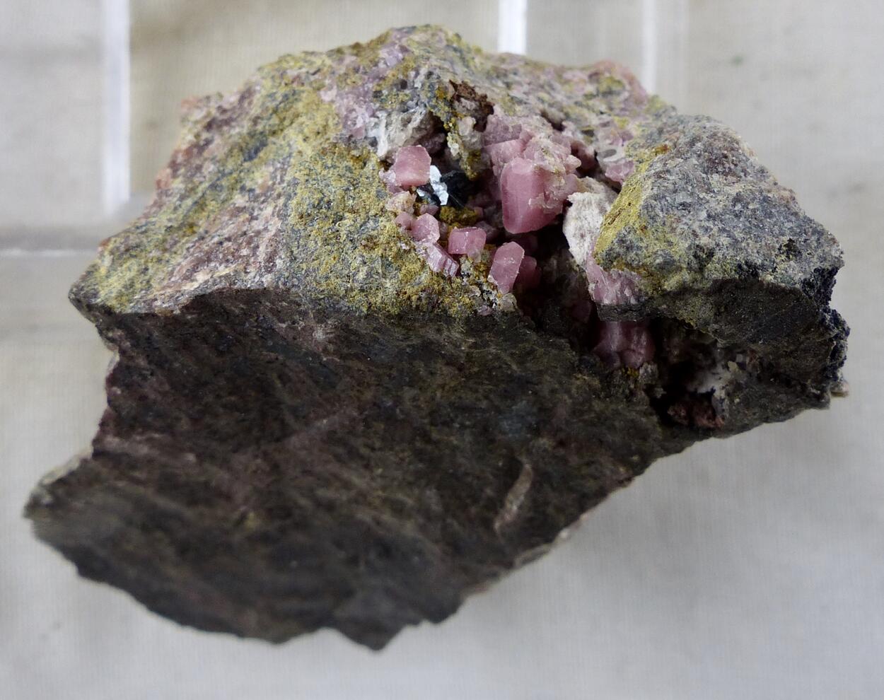 Ferriakasakaite-(Ce) Rhodonite