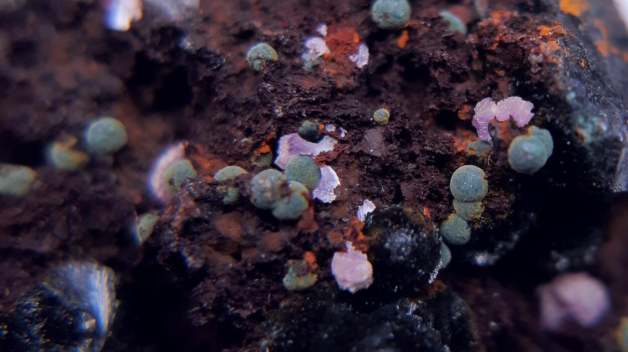 Strengite Braunite & Rockbridgeite