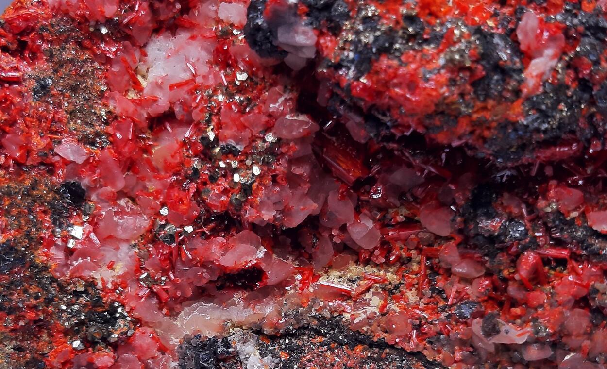 Realgar & Pyrite & Calcite